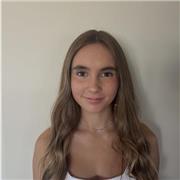 Tengo un nivel C1 de inglés y he estado en el extranjero estudiando. He acabado el colegio con media de 8,65.  A niños pequeños